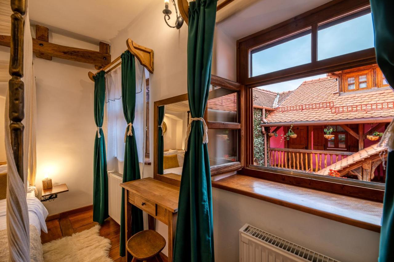 Boutique Hotel Von Graf Sighişoara Esterno foto